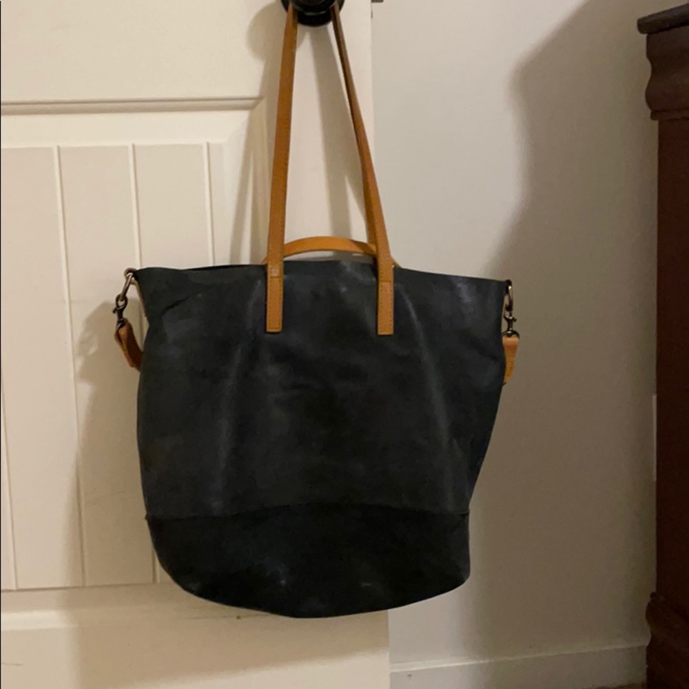 Able tote with detachable leather strap.